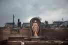 Άγαλμα της Παναγίας γλίτωσε καταστροφικό τυφώνα από θαύμα